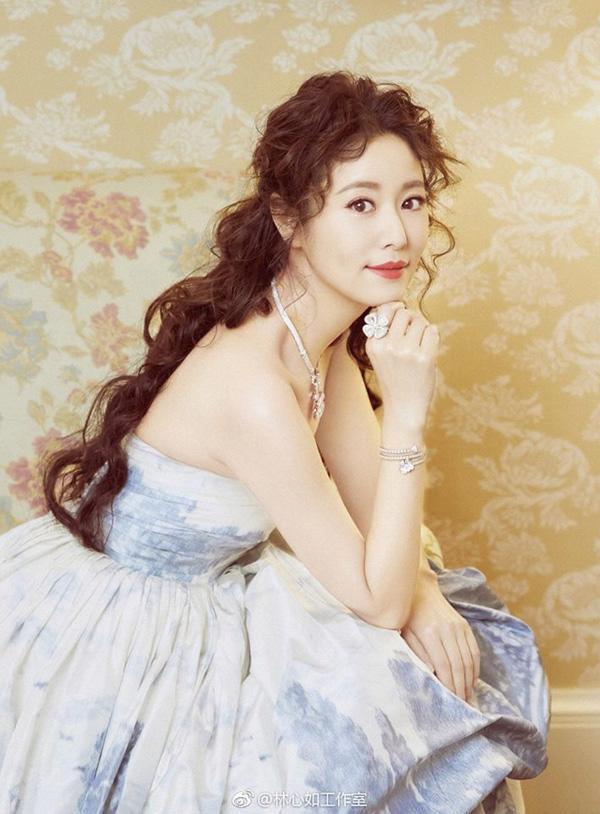 Không phải da nhăn nheo, Lâm Tâm Như tiếp tục bị chê già đau già đớn bởi điều này!-5