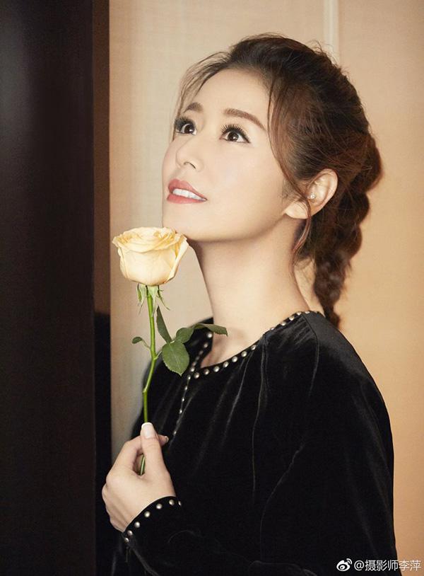 Không phải da nhăn nheo, Lâm Tâm Như tiếp tục bị chê già đau già đớn bởi điều này!-7