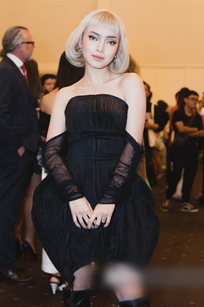 Mỹ Tâm già đi cả chục tuổi với mốt tóc nâu môi trầm, Ái Phương đẫy đà như mệnh phụ phu nhân-10