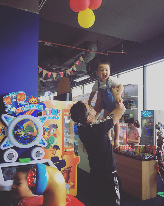 Tố Thu Quỳnh gây khó dễ trong việc gặp con, Chí Nhân đối xử với con trai thế nào sau khi ly hôn?-20