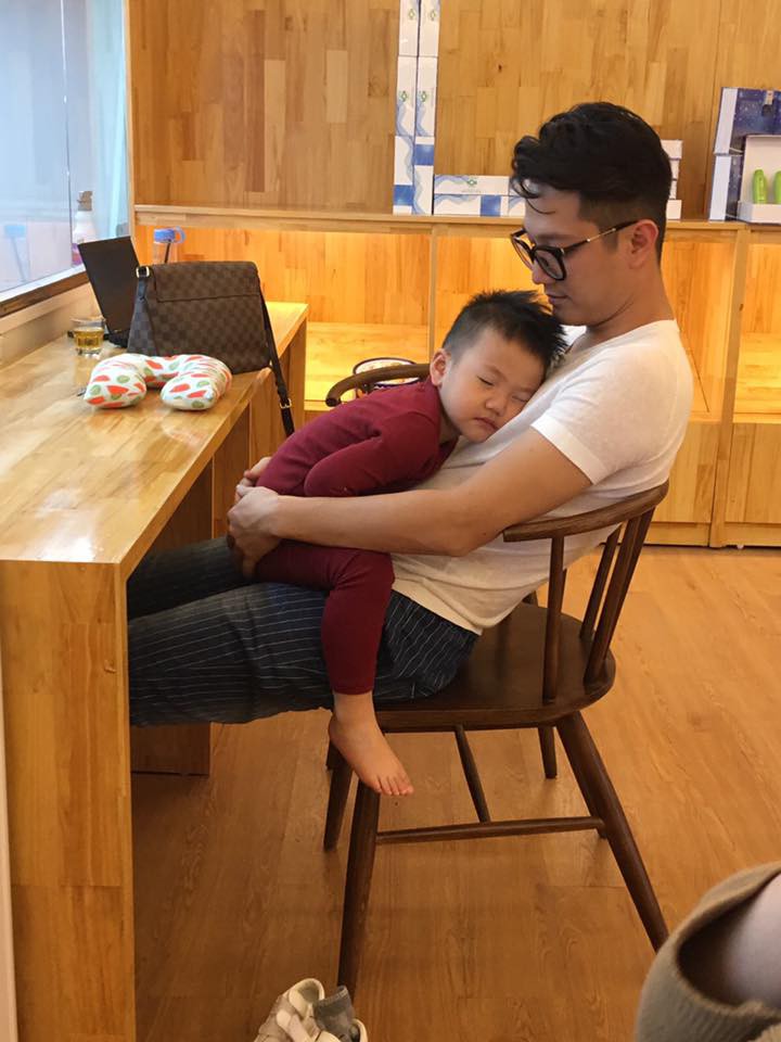Tố Thu Quỳnh gây khó dễ trong việc gặp con, Chí Nhân đối xử với con trai thế nào sau khi ly hôn?-11