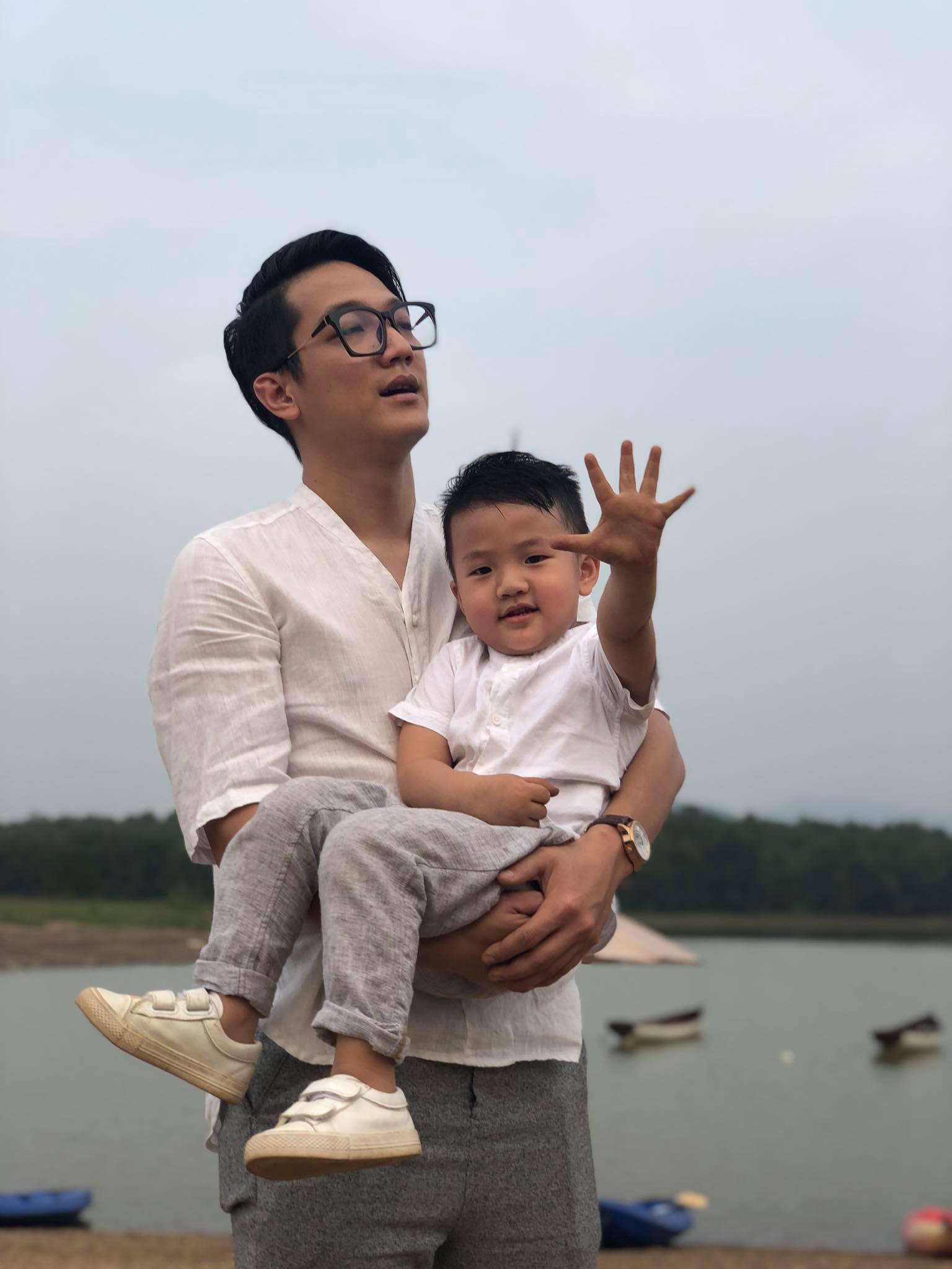 Tố Thu Quỳnh gây khó dễ trong việc gặp con, Chí Nhân đối xử với con trai thế nào sau khi ly hôn?-10