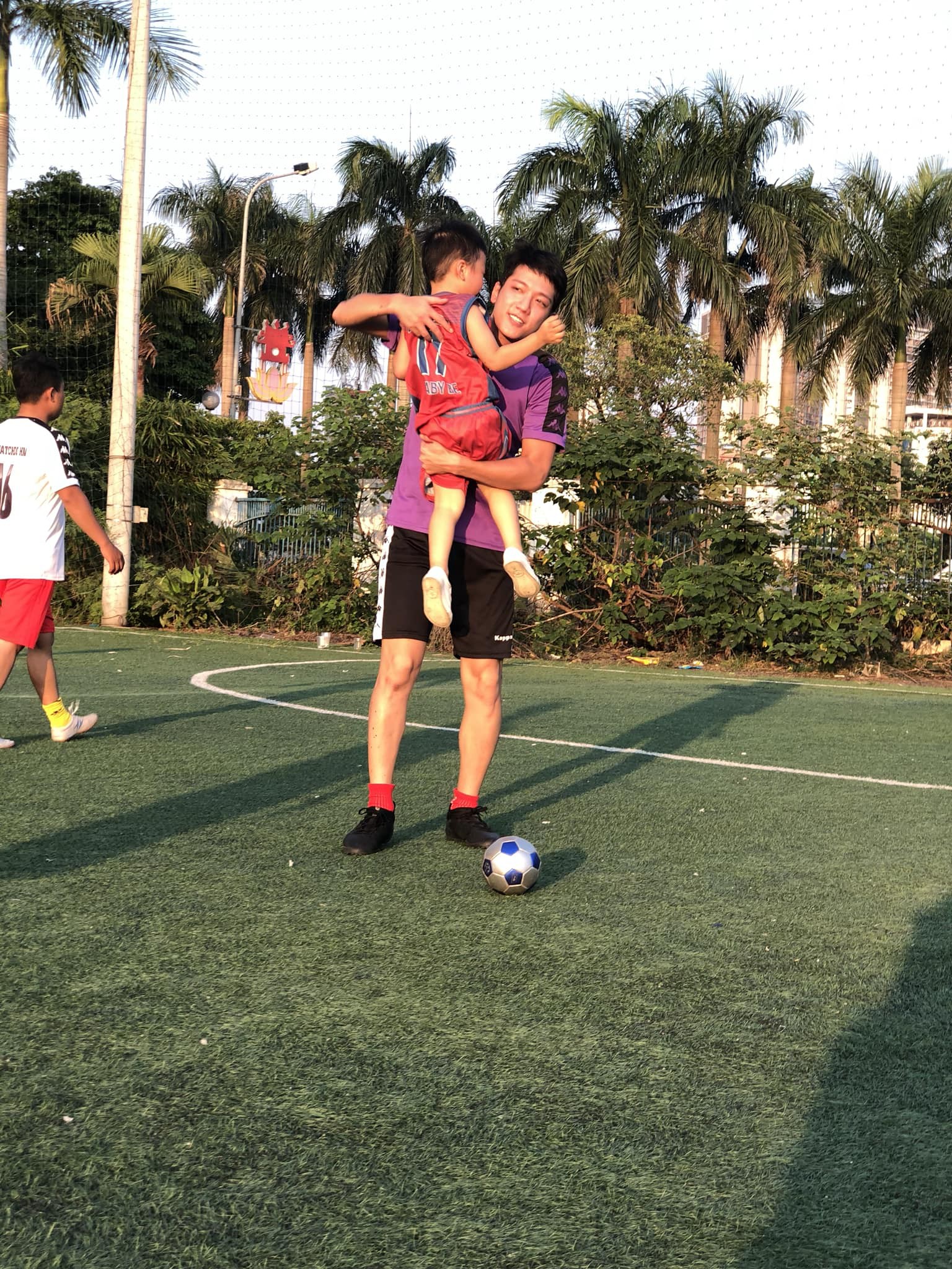 Tố Thu Quỳnh gây khó dễ trong việc gặp con, Chí Nhân đối xử với con trai thế nào sau khi ly hôn?-6