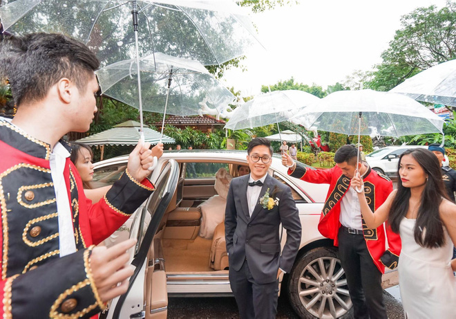Siêu đám cưới 4,6 tỷ ở Hải Phòng: Chú rể rước bạch mã hiếm đi đón dâu, bước vào hội trường như lạc vào lâu đài cổ tích-2