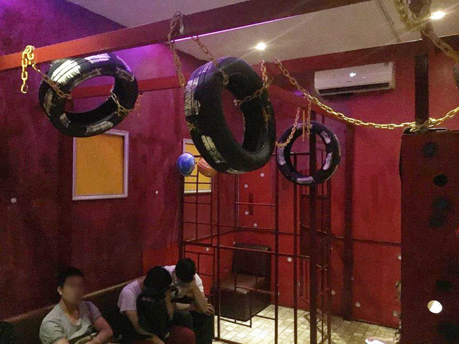 Gần 20 nam giới quan hệ tập thể trong tiệm cạo mặt, gội đầu ở Sài Gòn-1