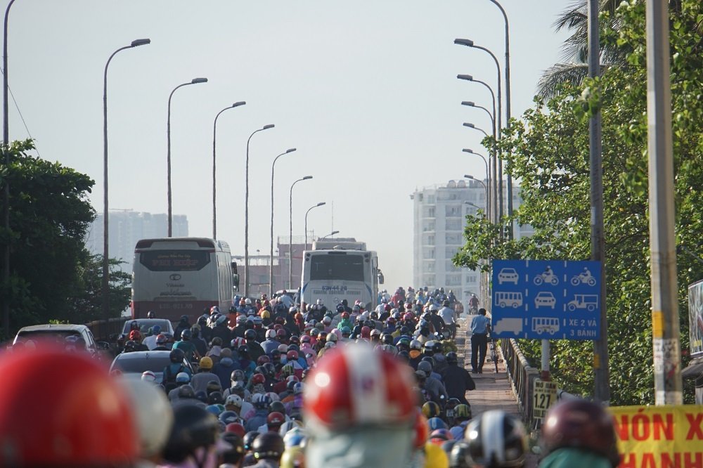 Nghìn người chôn chân do kẹt xe suốt 3 giờ ở cửa ngõ Sài Gòn-4