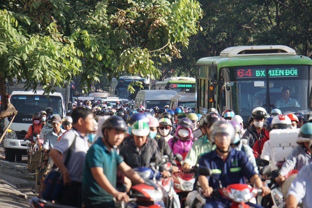 Nghìn người chôn chân do kẹt xe suốt 3 giờ ở cửa ngõ Sài Gòn-11