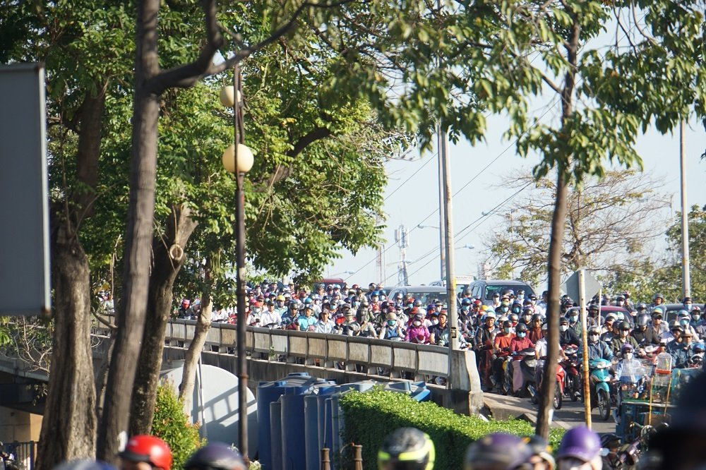 Nghìn người chôn chân do kẹt xe suốt 3 giờ ở cửa ngõ Sài Gòn-6