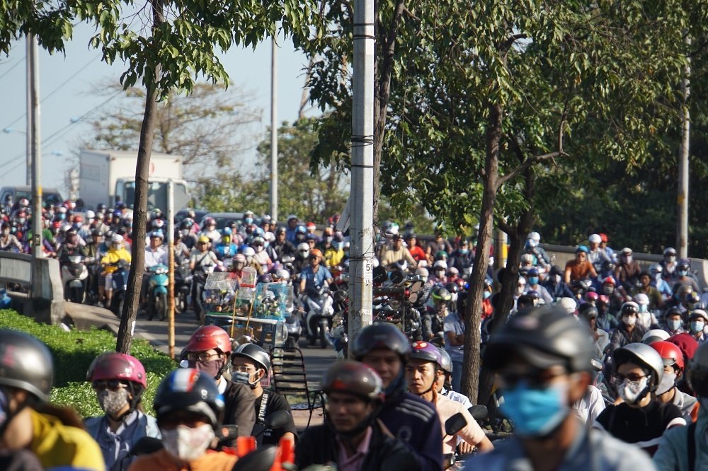 Nghìn người chôn chân do kẹt xe suốt 3 giờ ở cửa ngõ Sài Gòn-7