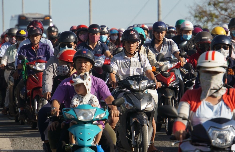 Nghìn người chôn chân do kẹt xe suốt 3 giờ ở cửa ngõ Sài Gòn-8