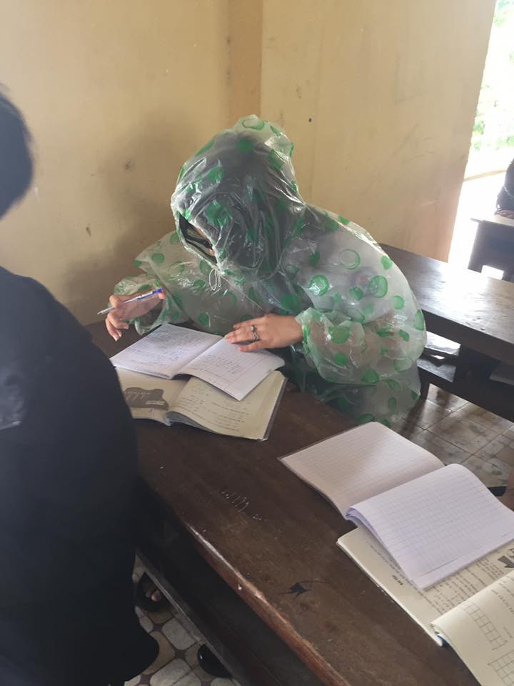 Cách tránh rét của học sinh khi phải đi học mùa đông: Vượt khó, vượt khổ nhưng không kém phần bá đạo, hài hước-1