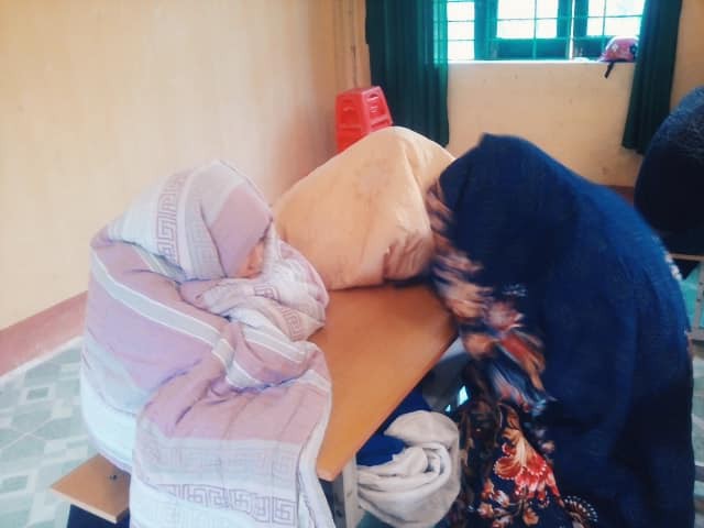 Cách tránh rét của học sinh khi phải đi học mùa đông: Vượt khó, vượt khổ nhưng không kém phần bá đạo, hài hước-6