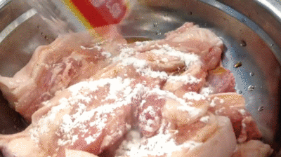 Tôi học người Thái làm món thịt chiên giòn rụm vàng ươm dễ ợt, cả nhà ăn một lần mà nhớ mãi không quên-1