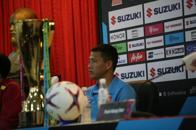 Hình ảnh chiếc cup vàng AFF 2018 bất ngờ xuất hiện trước trận chung kết-8