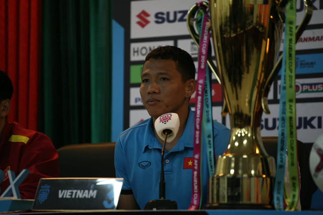 Hình ảnh chiếc cup vàng AFF 2018 bất ngờ xuất hiện trước trận chung kết-9