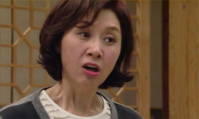 Chê con dâu nghèo kiết xác”, mẹ chồng ra sức chà đạp rồi bật khóc nức nở vì thứ này-1