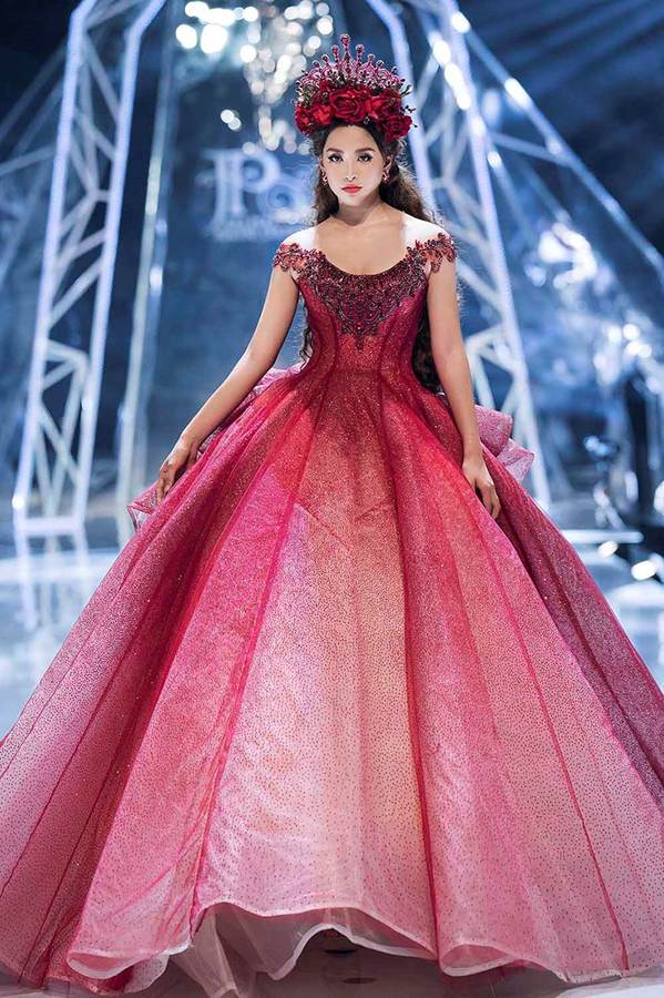 Tiểu Vy, Huyền My, Đỗ Mỹ Linh bất phân thắng bại trên sàn catwalk-4