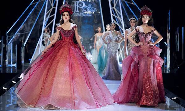 Tiểu Vy, Huyền My, Đỗ Mỹ Linh bất phân thắng bại trên sàn catwalk-5