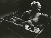 Bức ảnh "Tomoko trong bồn tắm" từng khiến cả thế giới phải rùng mình và sự thật ám ảnh về căn bệnh Minamata Bức ảnh "Tomoko trong bồn tắm" từng khiến cả thế giới phải rùng mình và sự thật ám ảnh về căn bệnh Minamata
