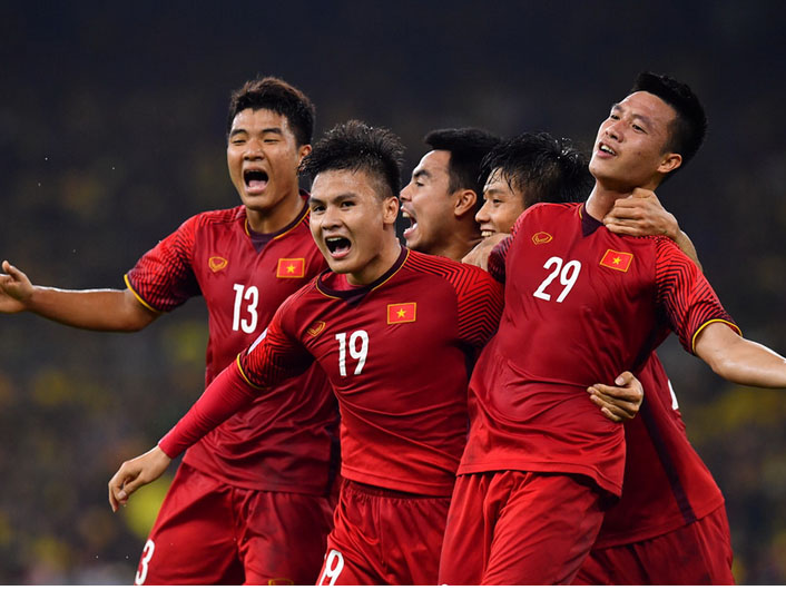 Những tờ lịch tiên tri mang thông điệp truyền cảm hứng, những bức ảnh chế đầy hóm hỉnh của CĐV trước trận cầu lịch sử Việt Nam - Malaysia-14