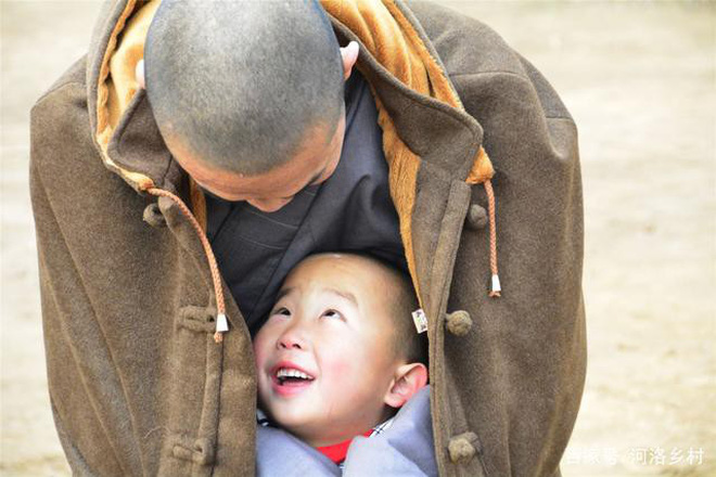 Tiểu hoà thượng 3 tuổi ở Thiếu Lâm Tự khiến cộng đồng mạng Trung Quốc phát cuồng vì đáng yêu-2