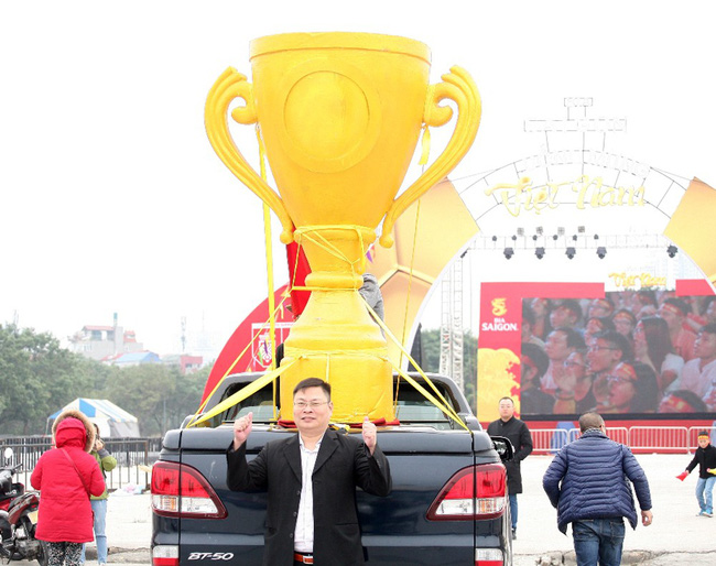 Hàng nghìn CĐV đã đến SVĐ Mỹ Đình sớm sẵn sàng tiếp lửa cho đội tuyển Việt Nam-1