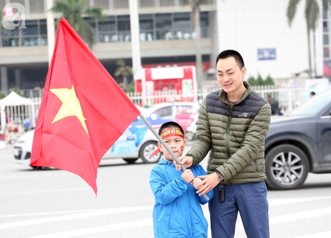 Hàng nghìn CĐV đã đến SVĐ Mỹ Đình sớm sẵn sàng tiếp lửa cho đội tuyển Việt Nam-2