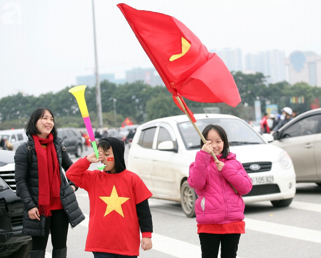 Hàng nghìn CĐV đã đến SVĐ Mỹ Đình sớm sẵn sàng tiếp lửa cho đội tuyển Việt Nam-3