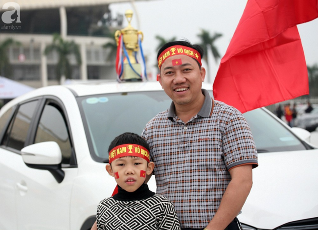 Hàng nghìn CĐV đã đến SVĐ Mỹ Đình sớm sẵn sàng tiếp lửa cho đội tuyển Việt Nam-7