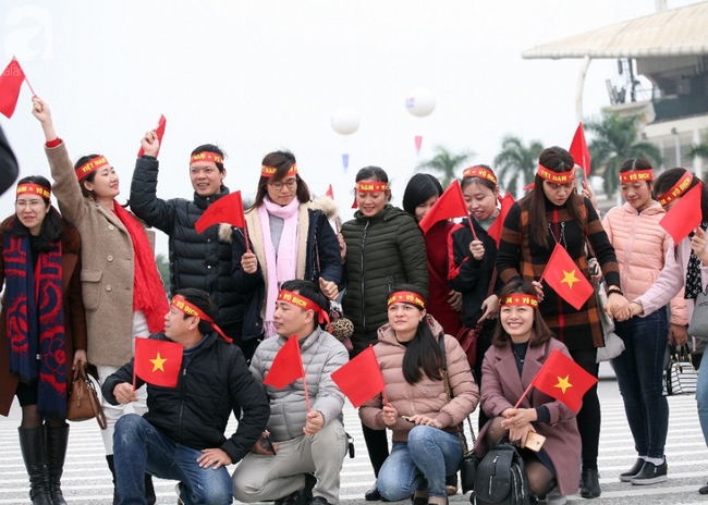 Hàng nghìn CĐV đã đến SVĐ Mỹ Đình sớm sẵn sàng tiếp lửa cho đội tuyển Việt Nam-13