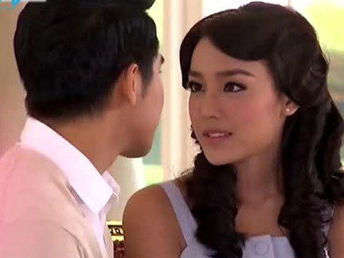 Nhân viên của vợ giăng bẫy tình, người đàn ông quỳ gối xin lỗi-2