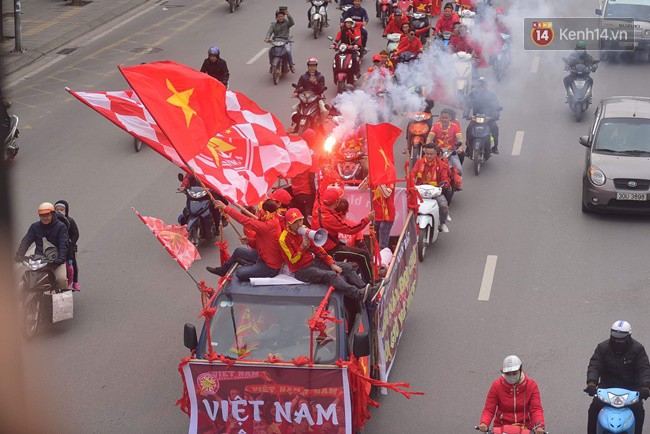 Việt Nam vô địch AFF Cup 2018, triệu CĐV nhảy múa ăn mừng-101