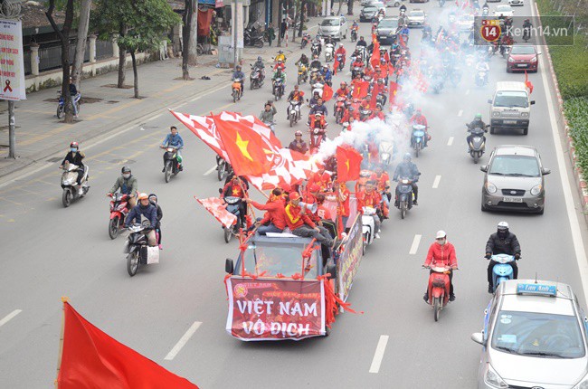 Việt Nam vô địch AFF Cup 2018, triệu CĐV nhảy múa ăn mừng-104