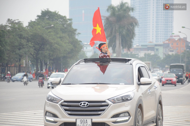 Việt Nam vô địch AFF Cup 2018, triệu CĐV nhảy múa ăn mừng-114