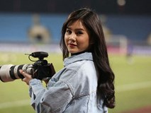 Bóng hồng xinh đẹp xuất hiện tại buổi tập của Việt Nam và Malaysia, phóng viên nước bạn thi nhau xin chụp hình Bóng hồng xinh đẹp xuất hiện tại buổi tập của Việt Nam và Malaysia, phóng viên nước bạn thi nhau xin chụp hình