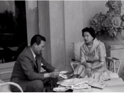 Món quà của vợ dành cho kẻ thứ ba ngay trong bữa tiệc Tết dương lịch khiến ả quỳ sụp xuống vì sợ hãi-3