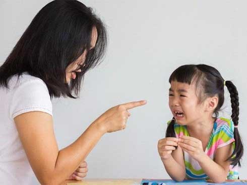 Những bà mẹ “ghê gớm”, hay cằn nhằn sẽ có con thành công sớm hơn