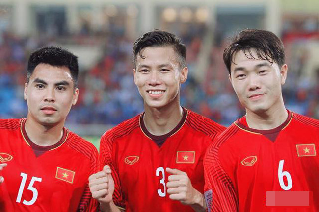 3 chàng ngự lâm xứ Nghệ đốn tim hàng triệu fan nữ-18