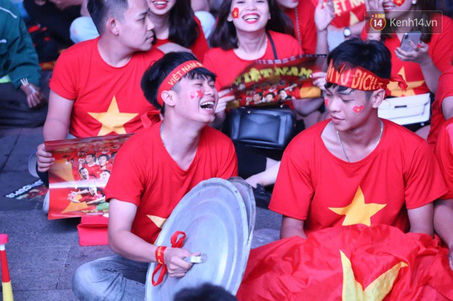 Việt Nam vô địch AFF Cup 2018, triệu CĐV nhảy múa ăn mừng-75