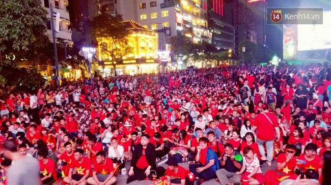 Việt Nam vô địch AFF Cup 2018, triệu CĐV nhảy múa ăn mừng-77