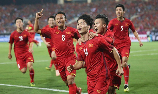 Vợ đẻ đúng ngày chung kết AFF Cup, bố trẻ họ Trịnh nhận cái kết bất ngờ khi nhờ dân mạng đặt tên cho con-2