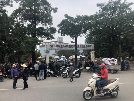 BLV thể thao Hàn Quốc cũng phải choáng ngợp vì sự cuồng nhiệt của CĐV Việt Nam trước thềm chung kết AFF Cup 2018-2