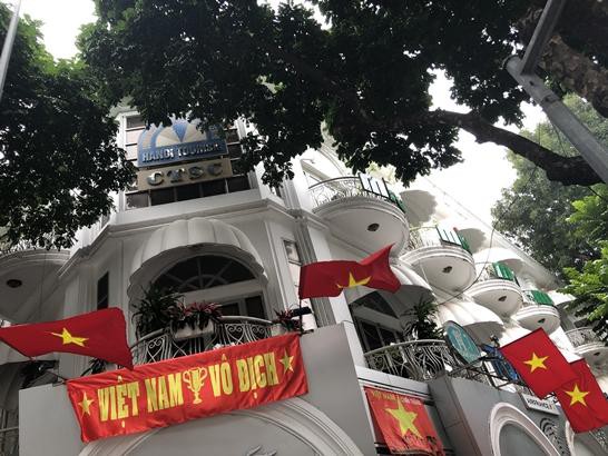 BLV thể thao Hàn Quốc cũng phải choáng ngợp vì sự cuồng nhiệt của CĐV Việt Nam trước thềm chung kết AFF Cup 2018-3