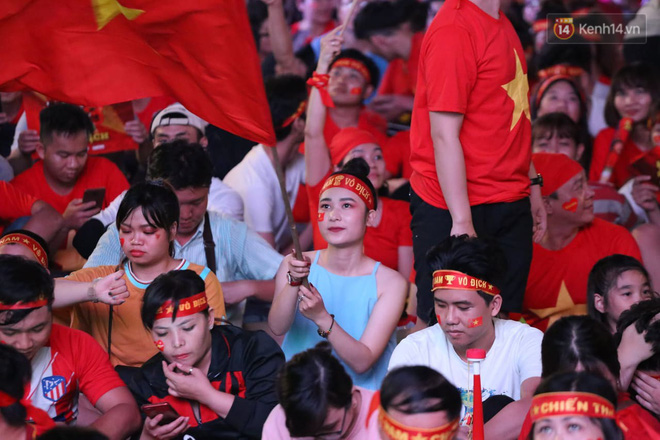 Việt Nam vô địch AFF Cup 2018, triệu CĐV nhảy múa ăn mừng-60