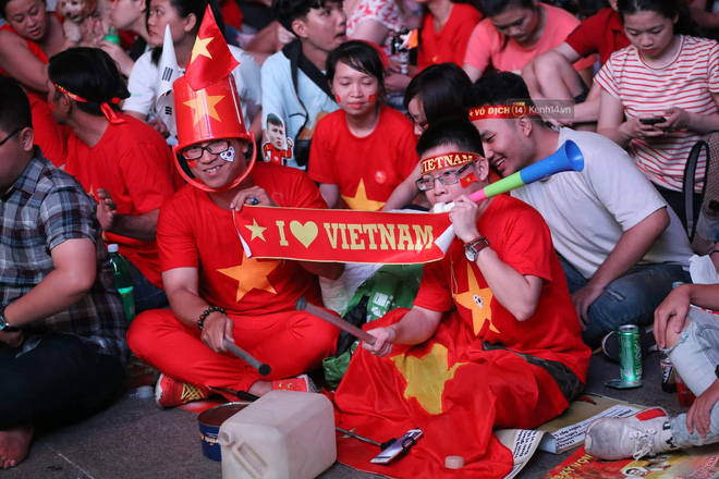 Việt Nam vô địch AFF Cup 2018, triệu CĐV nhảy múa ăn mừng-58