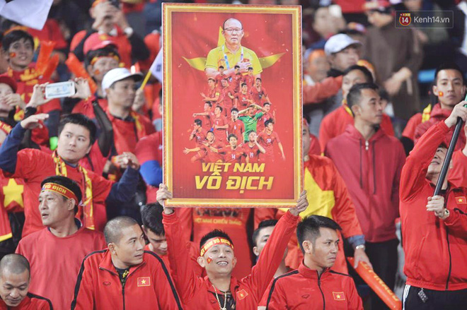 Việt Nam vô địch AFF Cup 2018, triệu CĐV nhảy múa ăn mừng-43