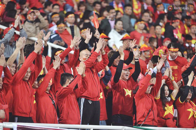 Việt Nam vô địch AFF Cup 2018, triệu CĐV nhảy múa ăn mừng-44