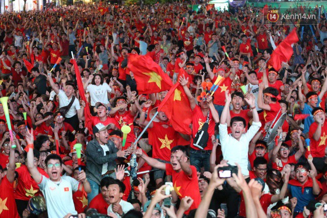Việt Nam vô địch AFF Cup 2018, triệu CĐV nhảy múa ăn mừng-34
