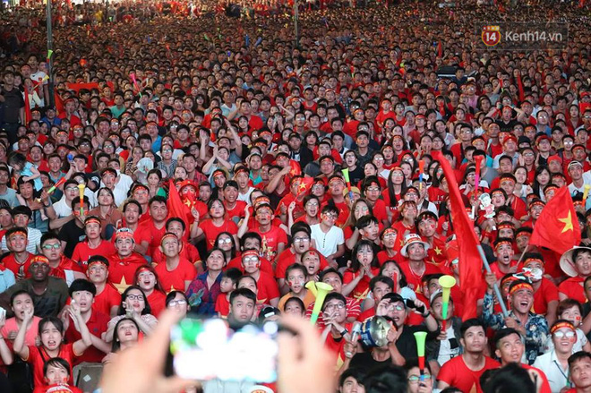 Việt Nam vô địch AFF Cup 2018, triệu CĐV nhảy múa ăn mừng-22