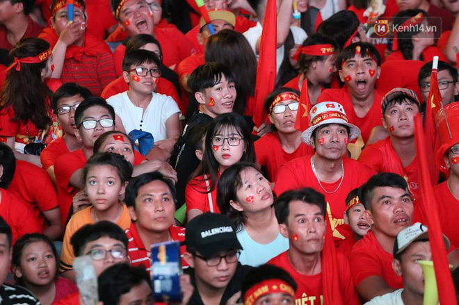 Việt Nam vô địch AFF Cup 2018, triệu CĐV nhảy múa ăn mừng-24